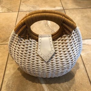 Pia Rossini white and natural tan woven oval handbag lined, magnetic clasp